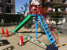 春日市 マンションの遊具塗装